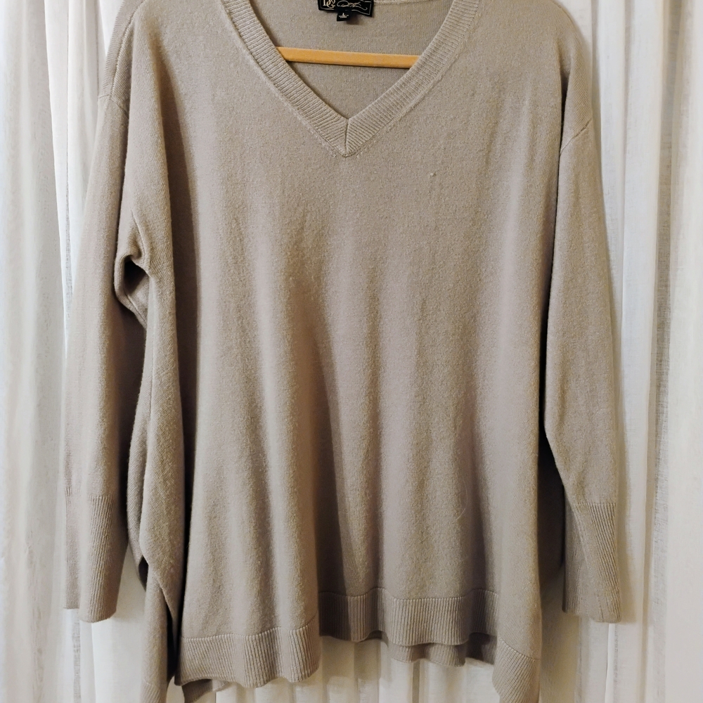 DG2 by Diane Gilman Pale Gray V-Neck Sweater
